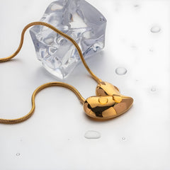 BEHI AMORINO NECKLACE